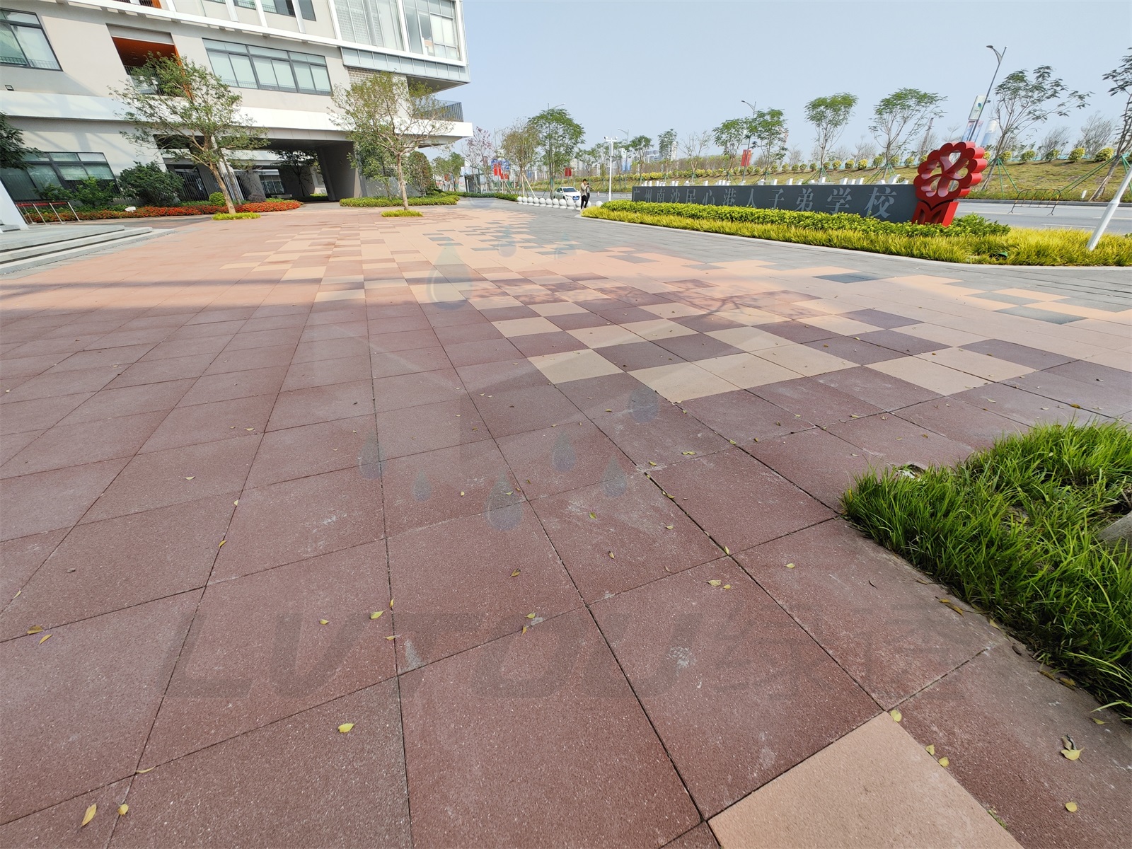 廣場陶瓷透水磚提升城市環境質量